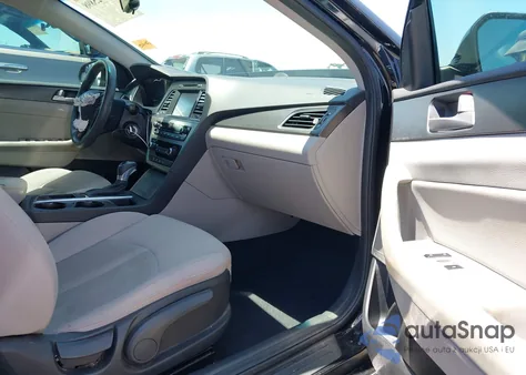 2017 Hyundai Sonata Sport z USA, uszkodzony, nr VIN 5NPE34AFXHH524990